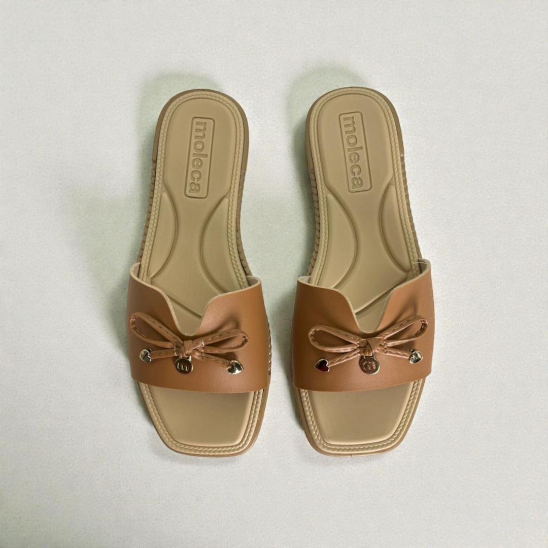 Chinelo Moleca Slide Verniz Nancy Com Laço Feminina Marrom 2