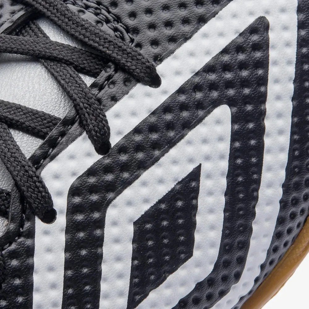Chuteira Futsal Umbro Force Masculina - Preto e Branco Preto 5