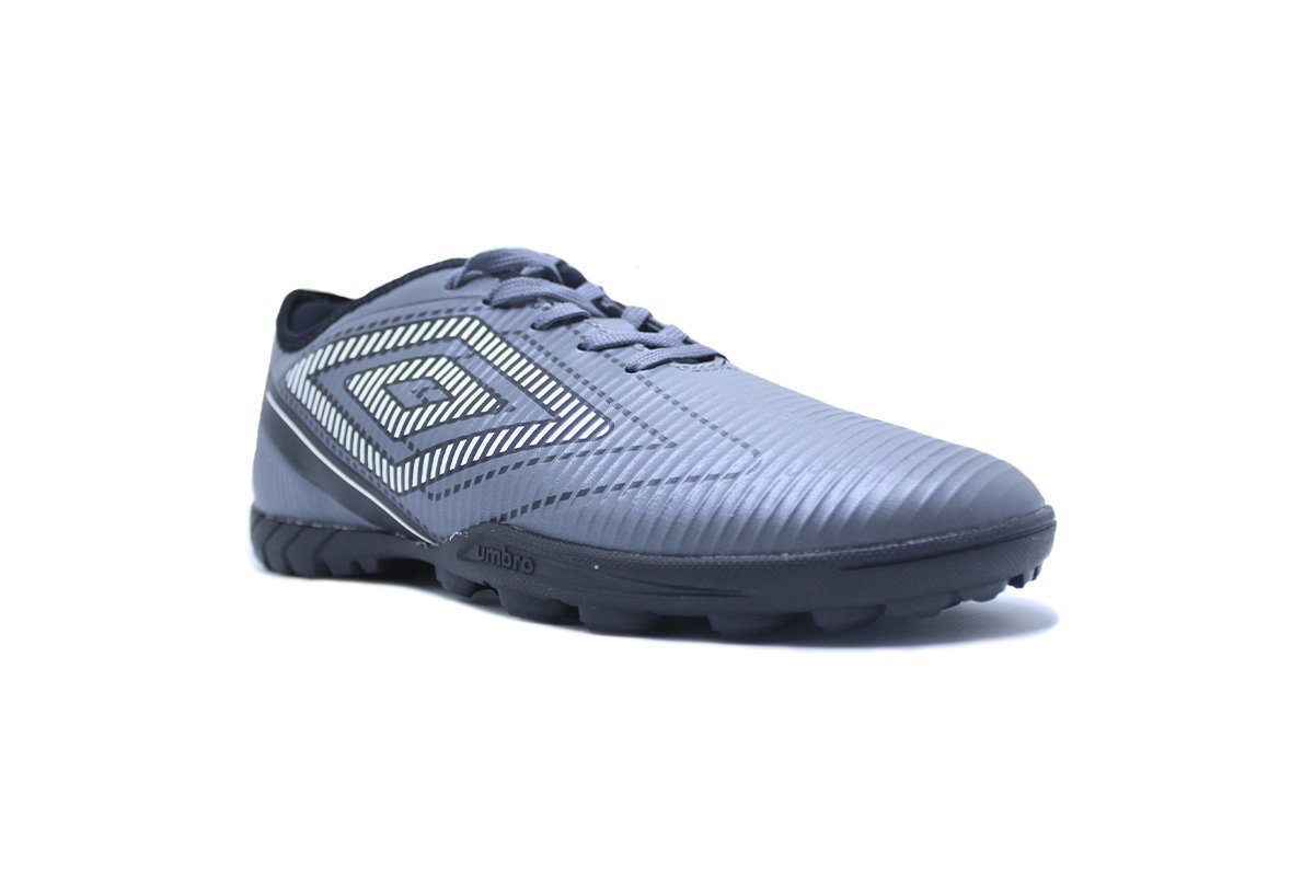 Chuteira society Umbro Stride - unissex  Cinza 2