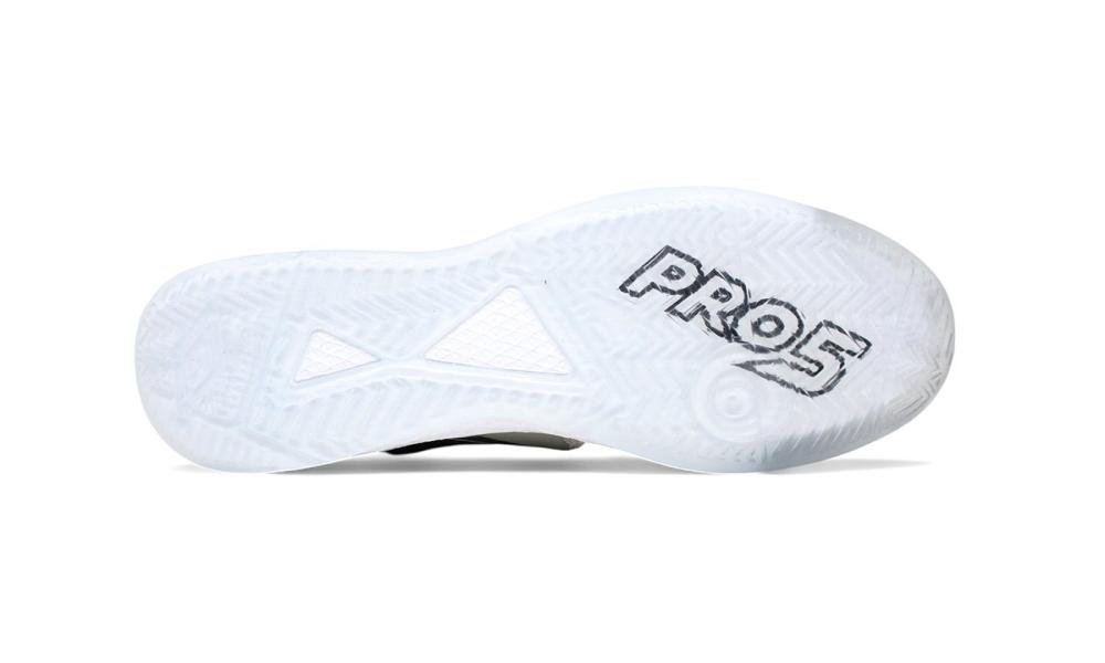 Chuteira Futsal Umbro Pro 5 Bump - unissex - cinza e branco Prata 4