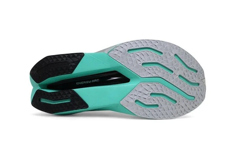 Tenis New Balance Fuelcell Supercomp Trainer V3 - masculino - branco e verde Branco/Verde 4