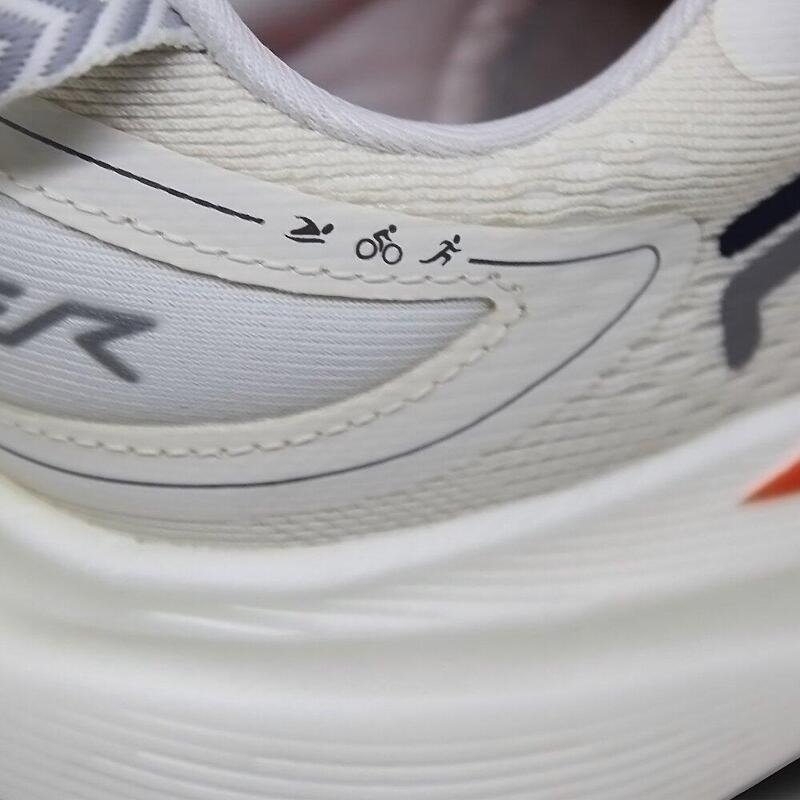 Tenis Fila Racer T2 Xtreme - feminino - bege e laranja Bege 7