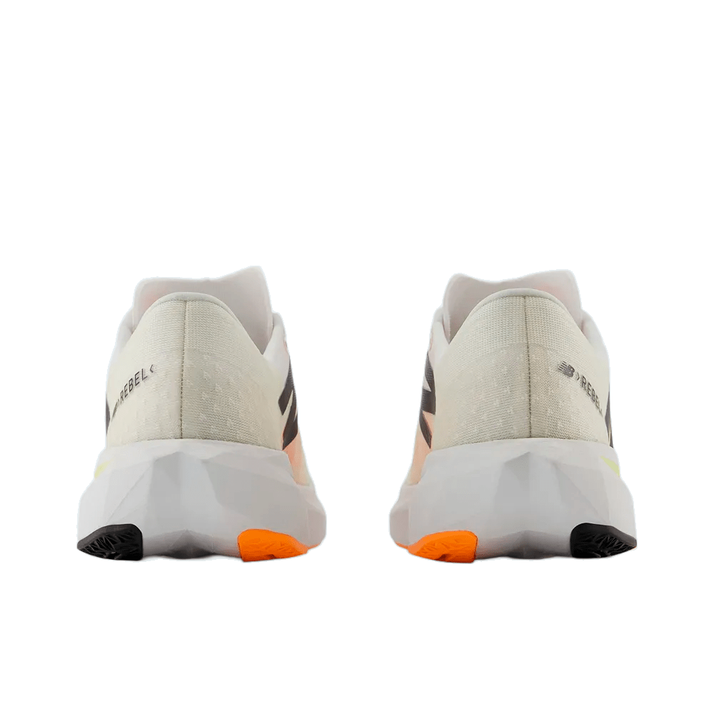 Tênis New Balance Fuelcell Rebel V4 - masculino - branco e laranja Branco 4