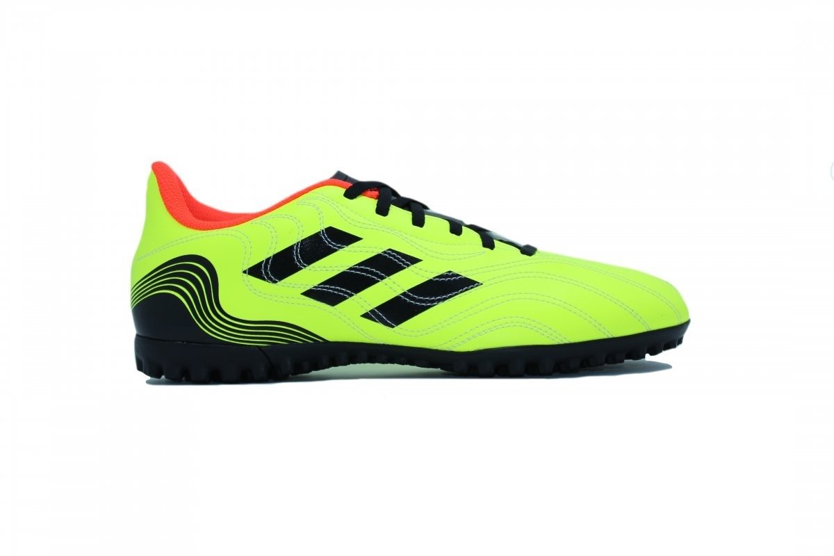 Chuteira society Adidas Copa 21 4 - unissex - amarelo fluor