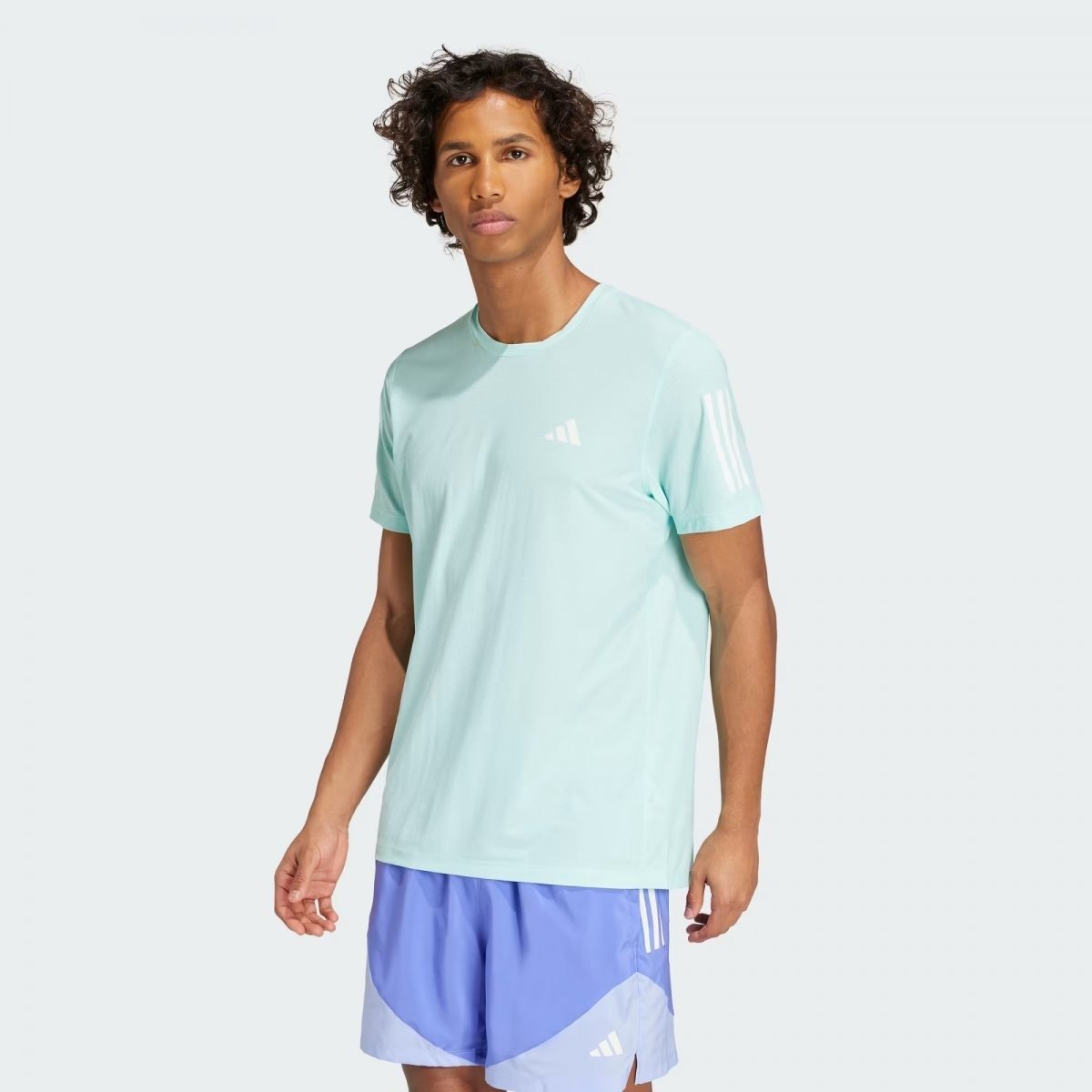 Camiseta Adidas Own The Run Base - masculino - verde e branco