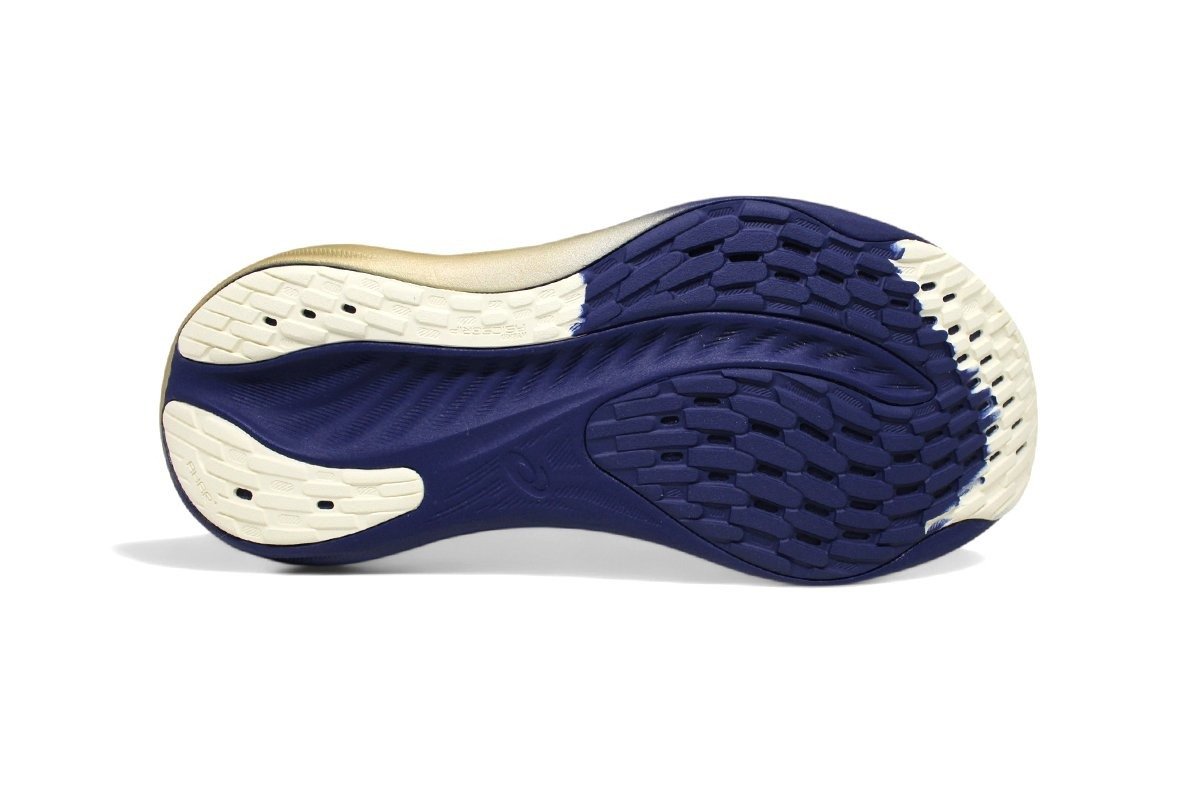 Tenis Asics Gel Nimbus 26 Platinum - masculino - azul e dourado Azul Marinho 4