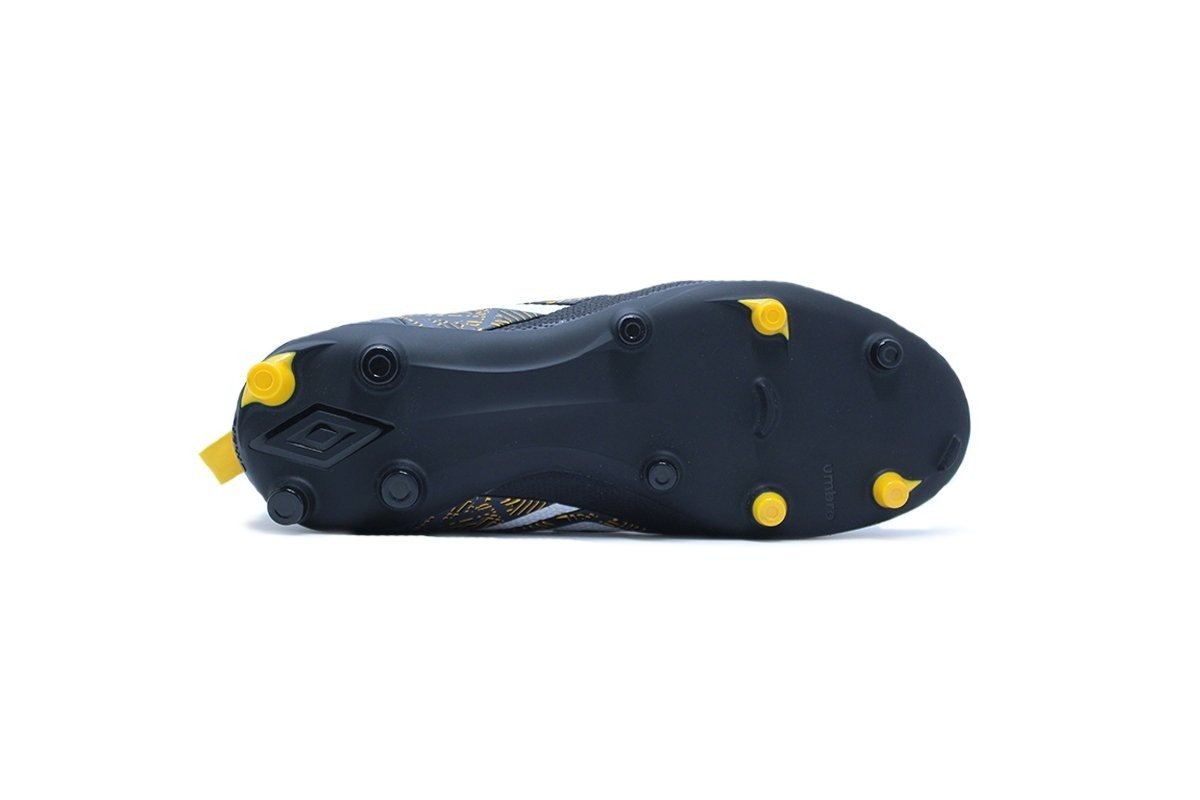 Chuteira campo Umbro Tocco Ii - unissex - preto e branco Preto 4