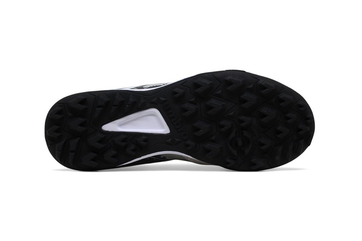 Chuteira society Umbro Pro 5 Bump Club - unissex - cinza e grafite Prata 4