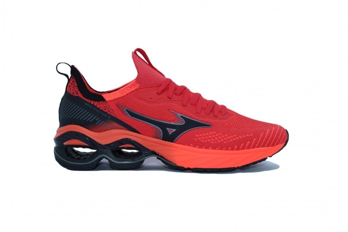 Tenis Mizuno Wave Invictus 3 - masculino - vermelho e preto
