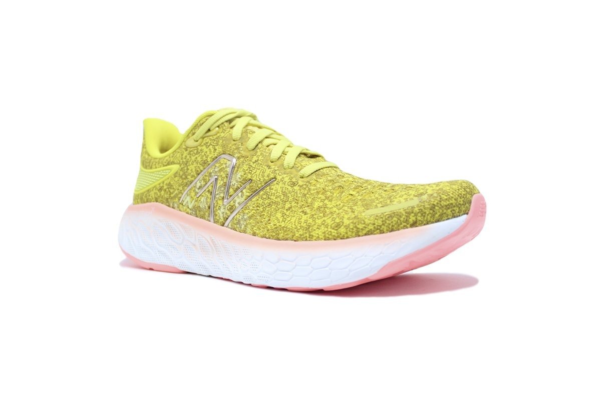 Tenis New Balance 1080 V12 - feminino - amarelo e branco Amarelo 2