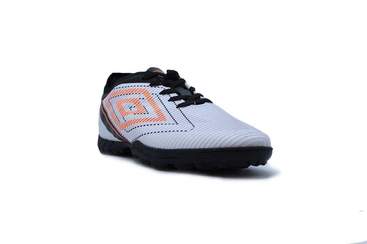 Chuteira Society Umbro Stride - unissex - branco e laranja Branco 2