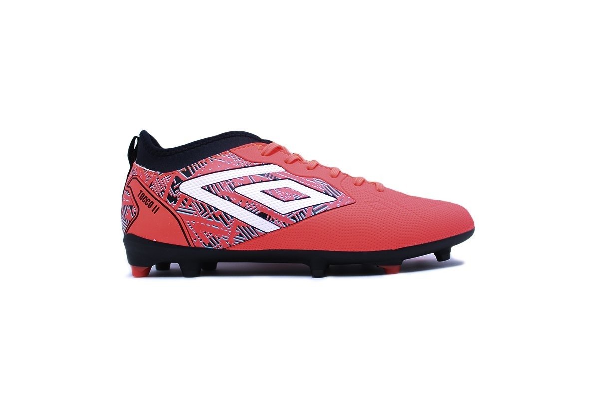 Chuteira campo Umbro Tocco Ii - unissex - vermelho e preto