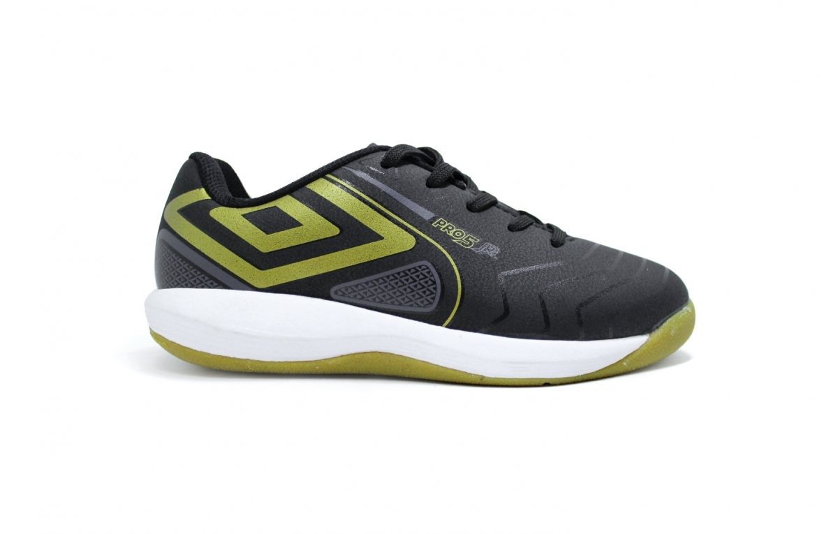 Chuteira futsal indoor Umbro Pro 5 Bump Club infantil - unissex - preto e dourado