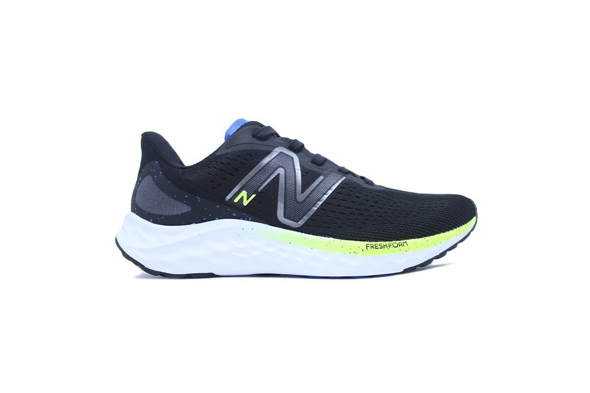 Tenis New Balance Arishiv4 - masculino - preto e branco