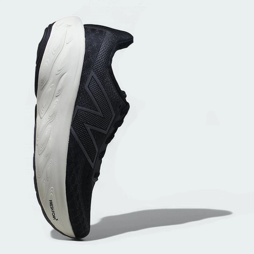 Tenis New Balance Fresh Foam X 1080 V14 - feminino - preto e bege Preto 7