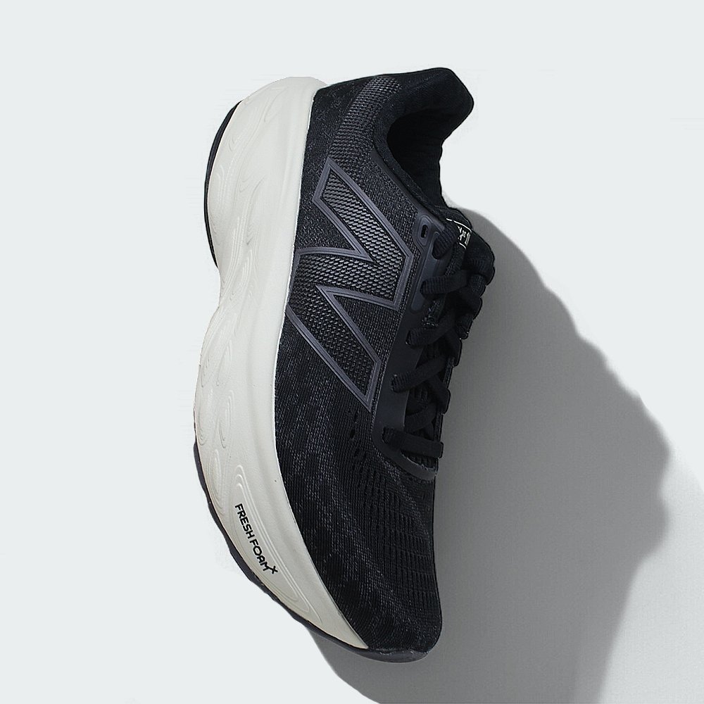 Tenis New Balance Fresh Foam X 1080 V14 - feminino - preto e bege Preto 6