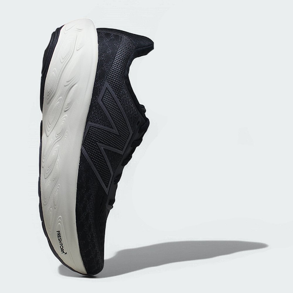 Tenis New Balance Fresh Foam X 1080 V14 - feminino - preto e bege Preto 7