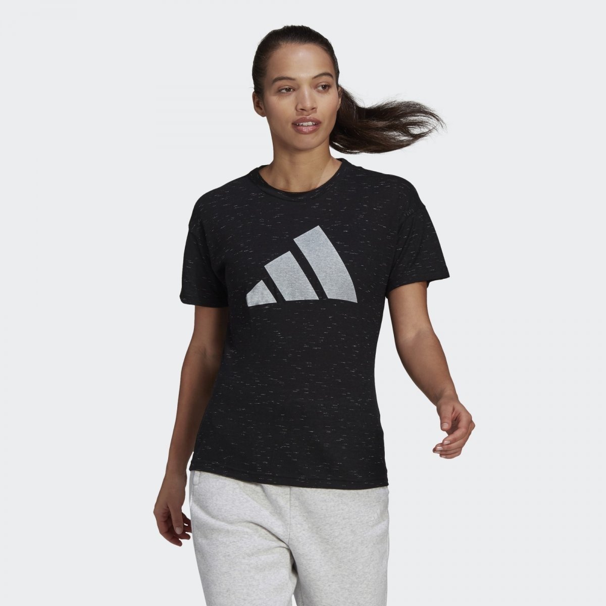 Camiseta Adidas Future Icon - feminino - preto e cinza