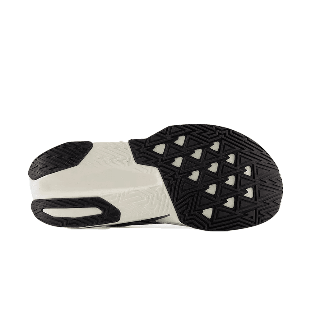 Tênis New Balance Fuelcell Rebel V5 - masculino - bege e marrom Bege 4