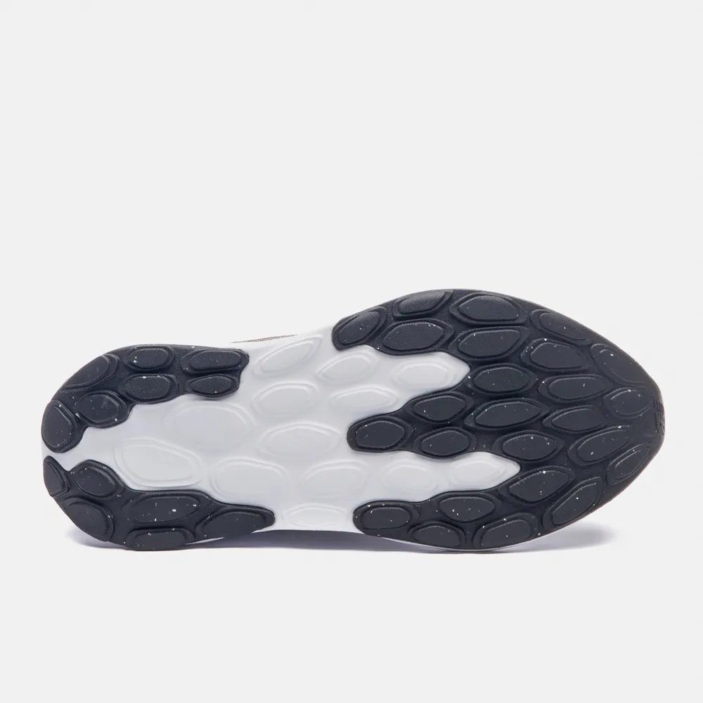 Tênis New Balance Fresh Foam 520 V9 - feminino - cinza e marrom Cinza 4