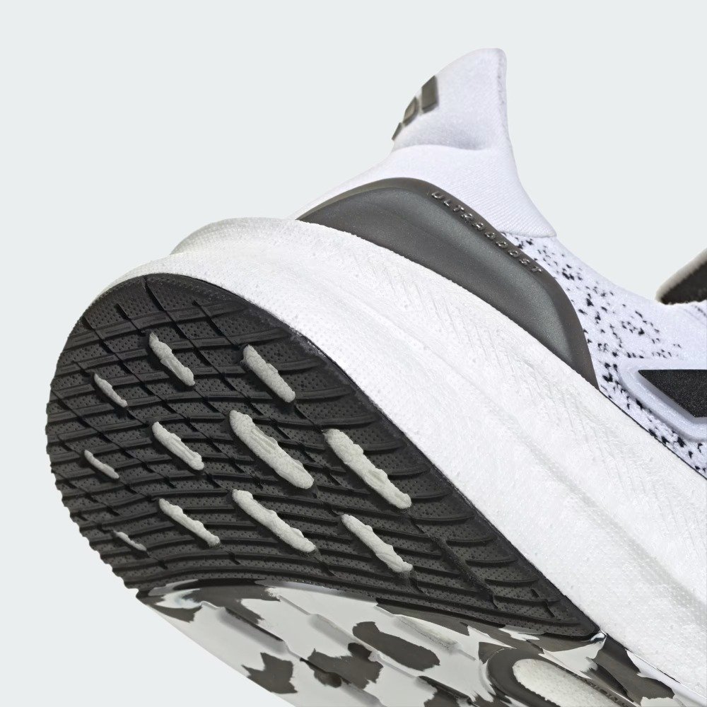 Tênis Adidas Ultraboost 5 – masculino – branco e preto Branco 7