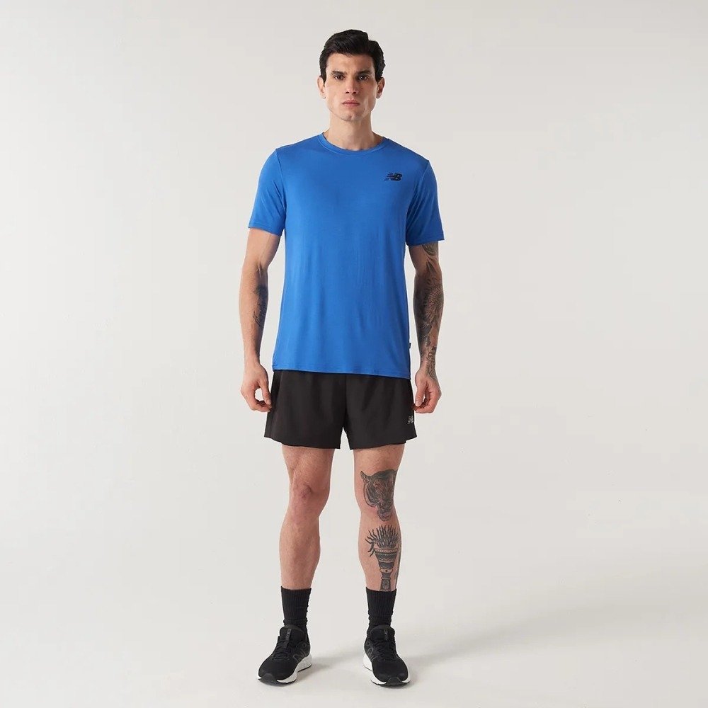 Camiseta New Balance Ative logo - masculino - azul e preto