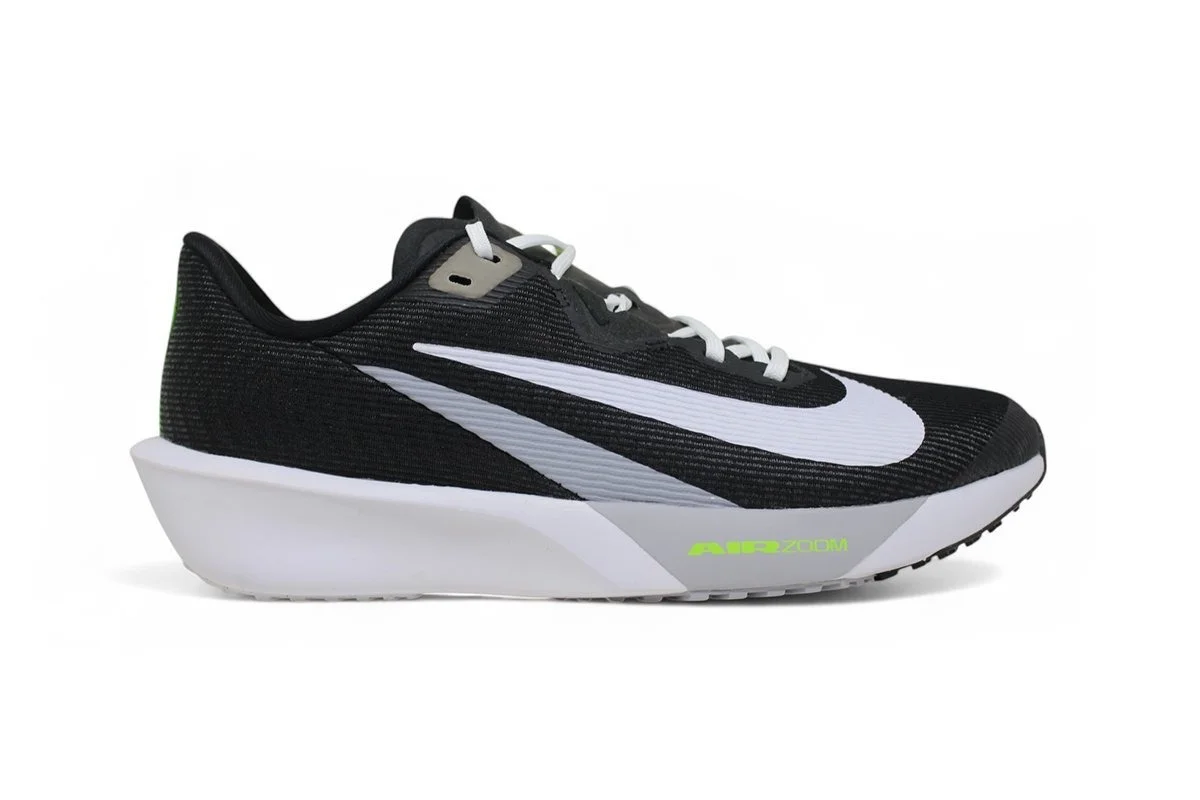 Tenis Nike Air Zoom Rival Fly 4 - masculino - preto e branco Preto
