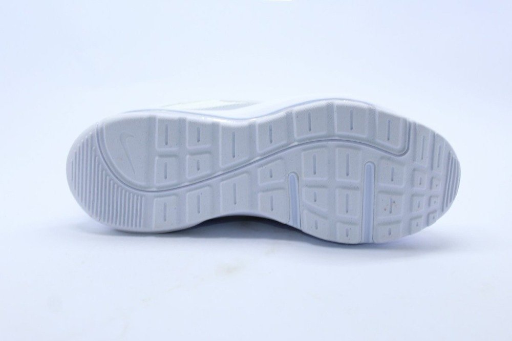 Tenis Nike Air Max AP - feminino - branco e cinza Branco 4