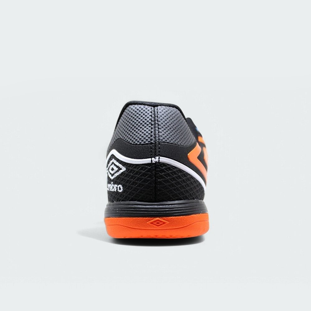Chuteira Futsal Umbro Pro 5 Bump Club - masculino - preto e laranja Preto 3