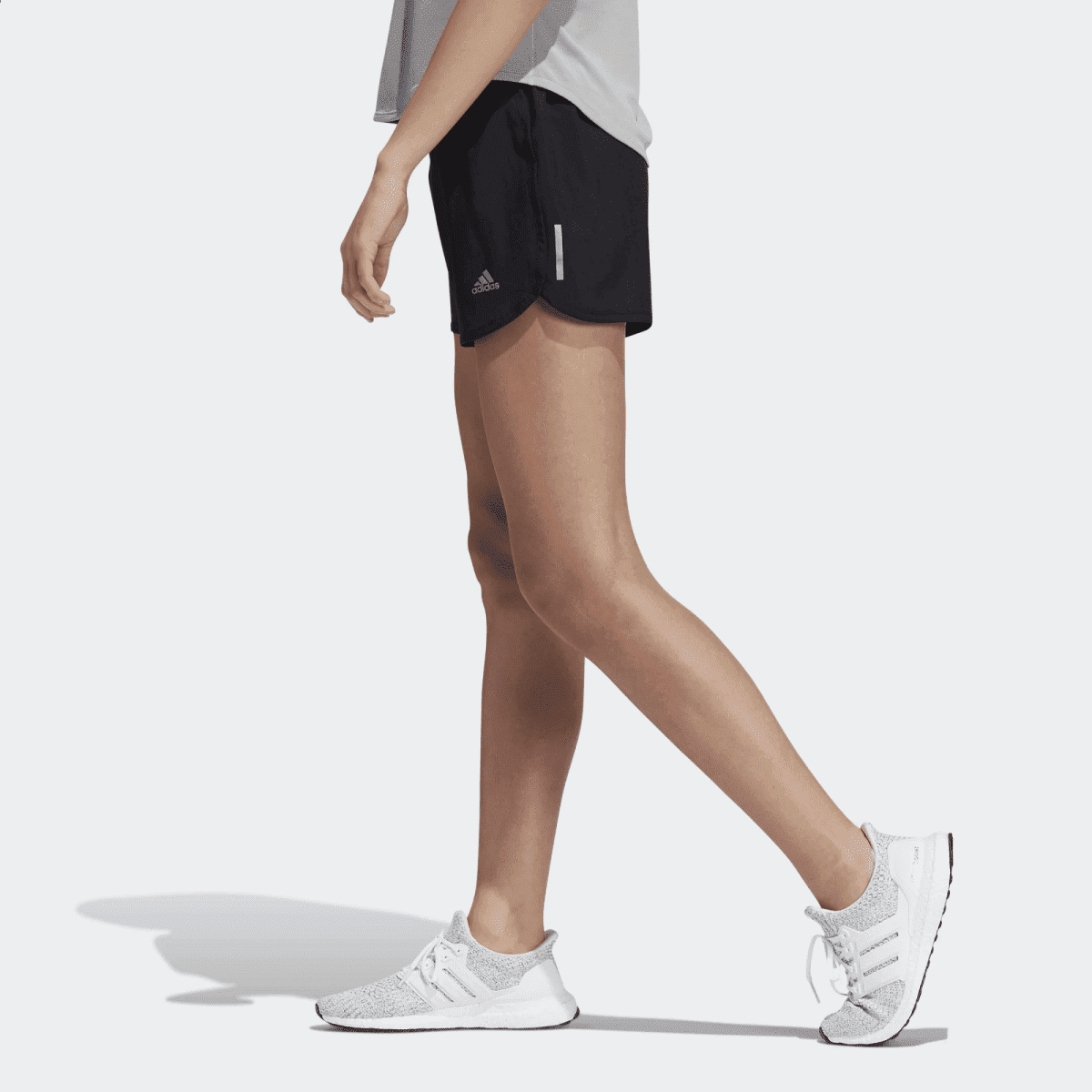 Short Adidas Run - feminino - preto e branco  Preto 4