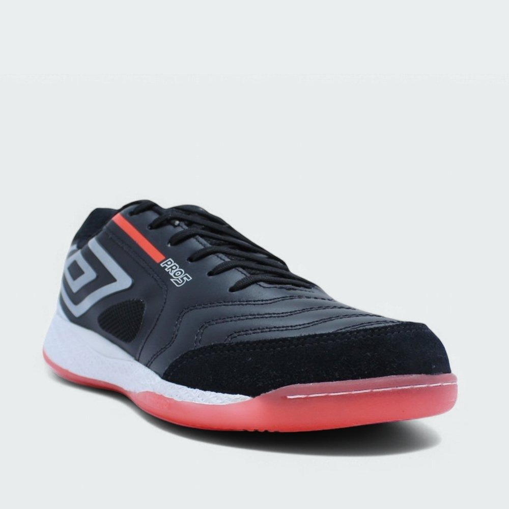Tenis futsal Umbro Pro 5 Bump - unissex - preto e branco Preto 2