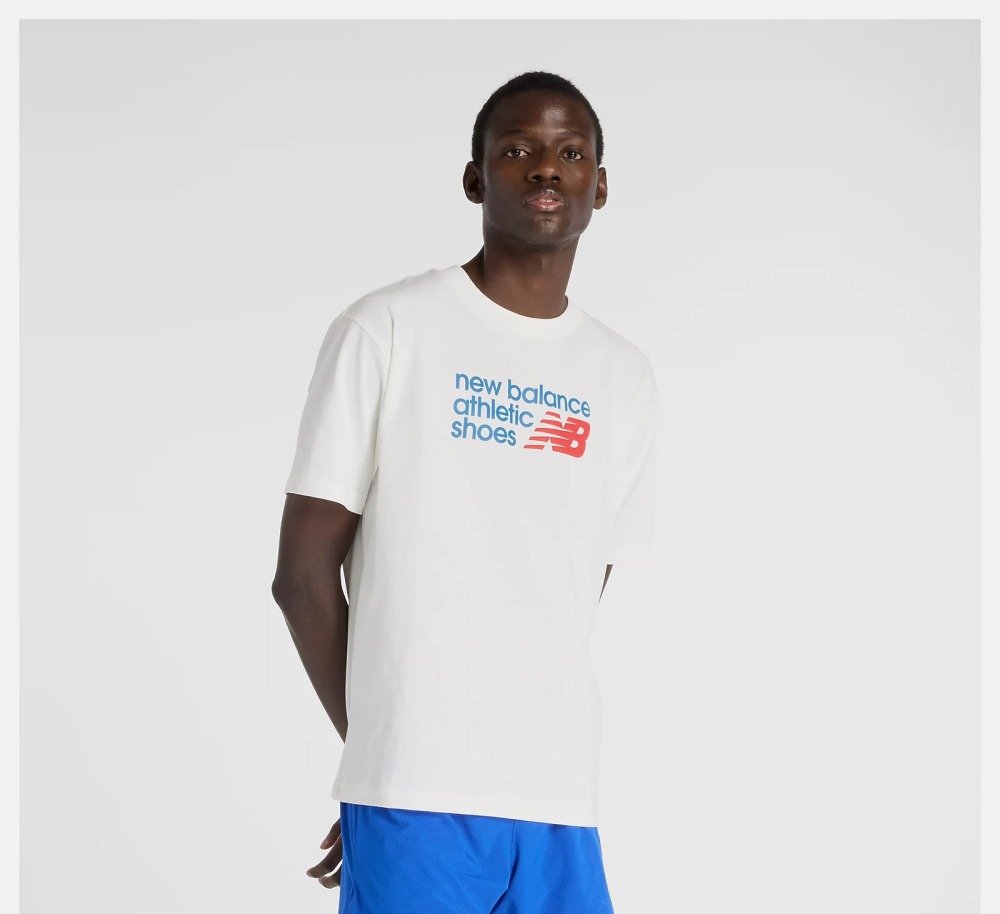 Camiseta New Balance Athletics Relaxed Premium Chest – masculino – branco e azul Bege 3