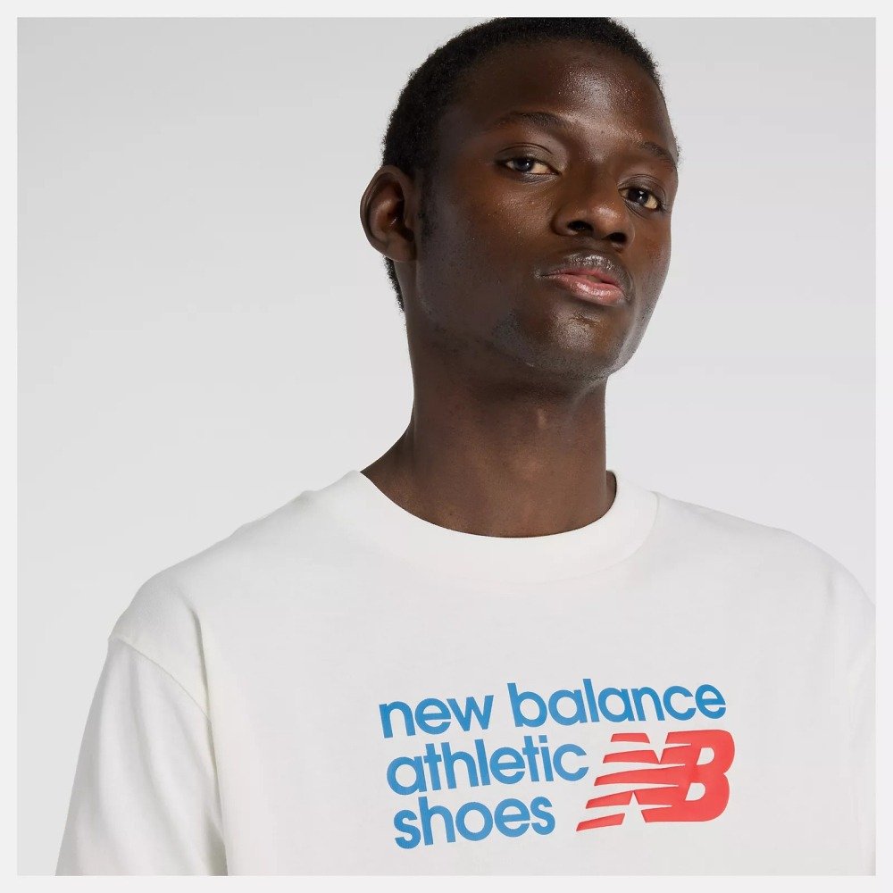 Camiseta New Balance Athletics Relaxed Premium Chest – masculino – branco e azul Bege 4