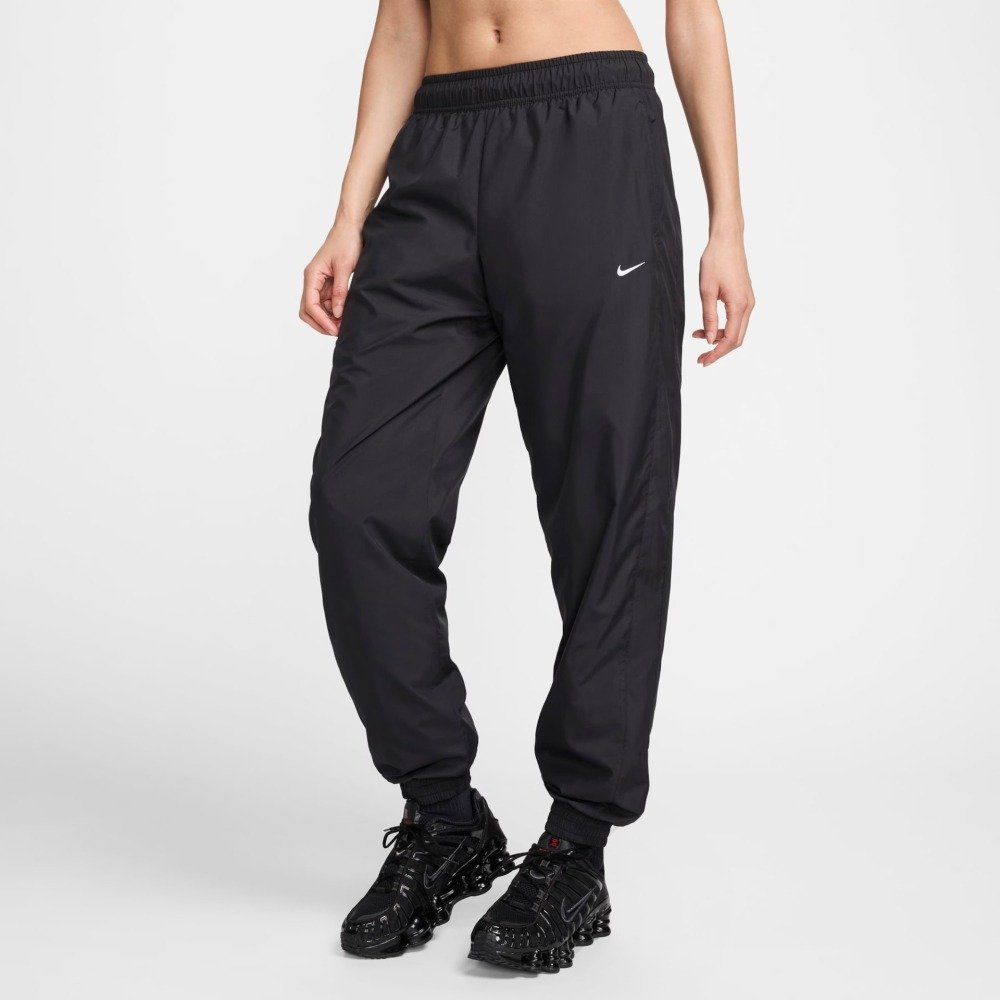 Calça Nike Sportswear Essential - feminino - preto e branco