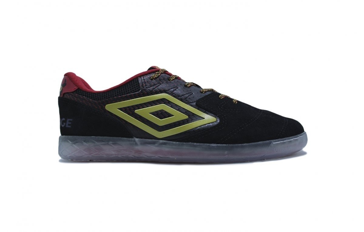 Chuteira futsal Umbro Pro Challenge Dragon Year - unissex - preto e vermelho