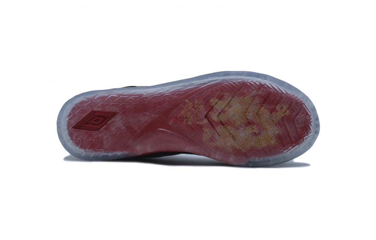 Chuteira futsal Umbro Pro Challenge Dragon Year - unissex - preto e vermelho Preto 7