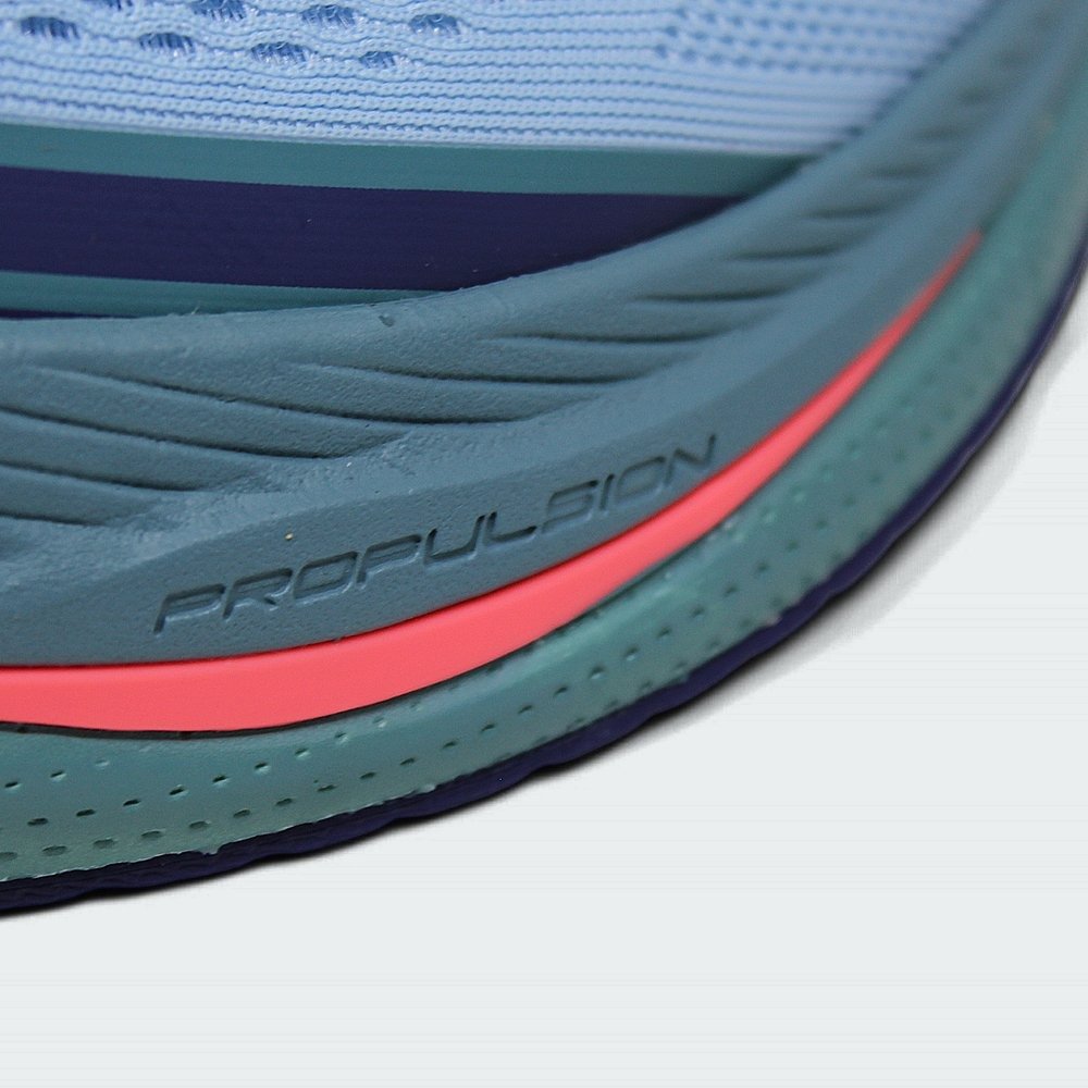 Tenis Skechers Max Cushioning Propulsion - feminino - azul claro e marinho Azul 8