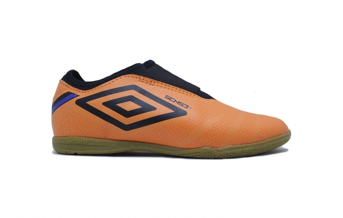 Chuteira futsal Umbro Sense Kids infantil - unissex - laranja e preto