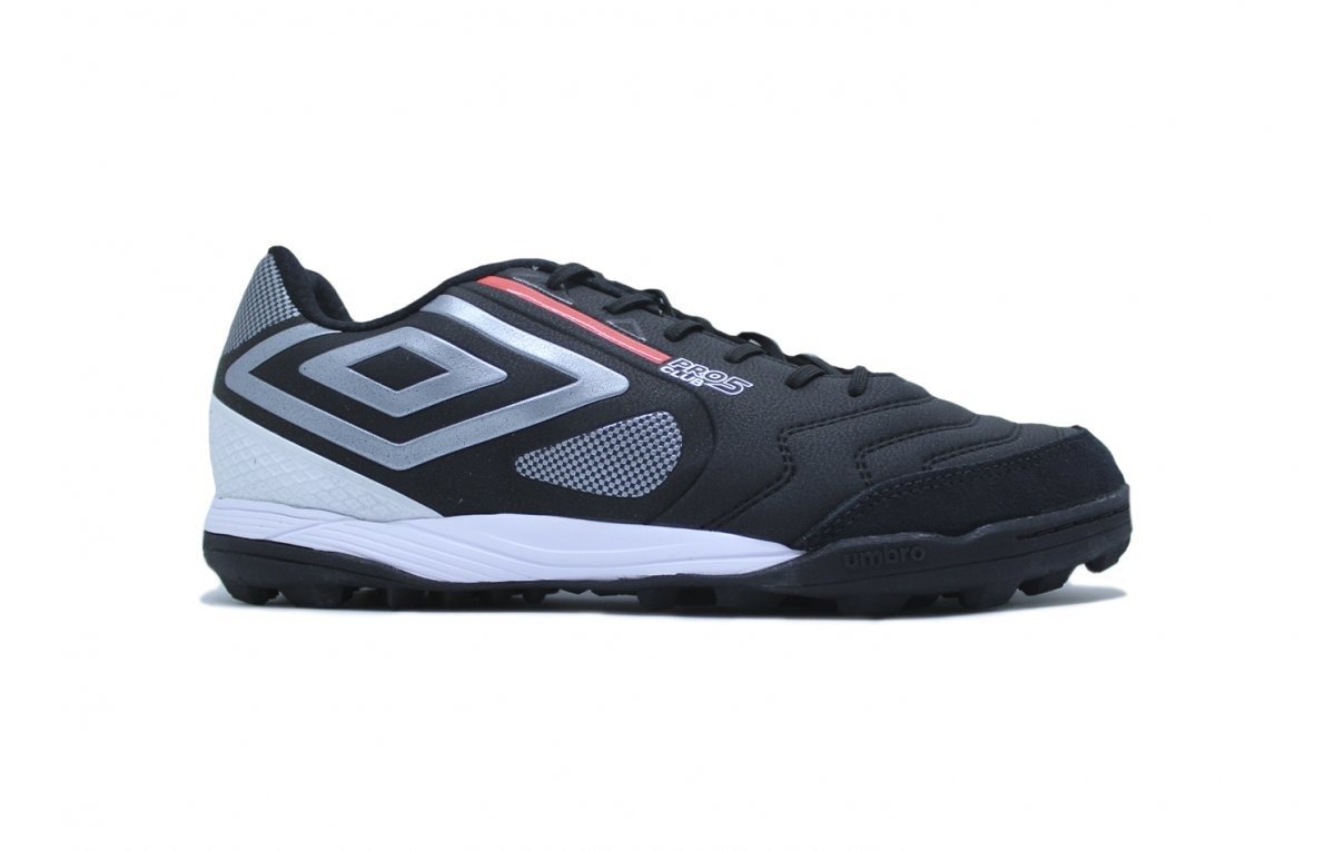 Chuteira society Umbro Pro 5 Bump Club - unissex - branco e laranja