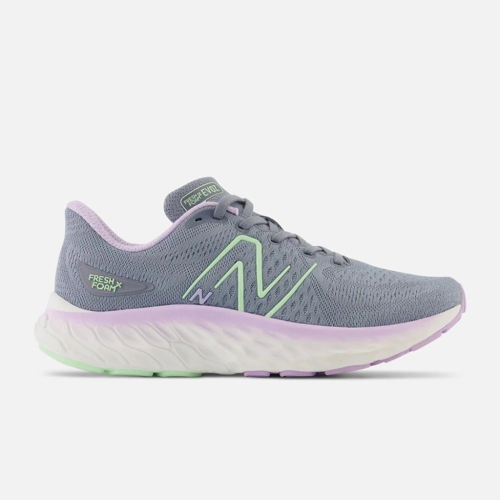 Tenis New Balance Evoz V3 - feminino - cinza e branco