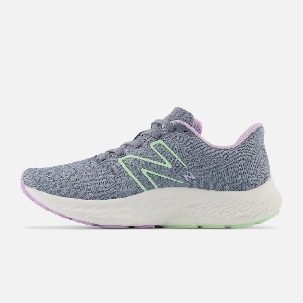 Tenis New Balance Evoz V3 - feminino - cinza e branco Cinza 2