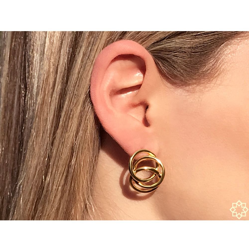 Brinco Chiara liso banhado em ouro 18k Dourado 2
