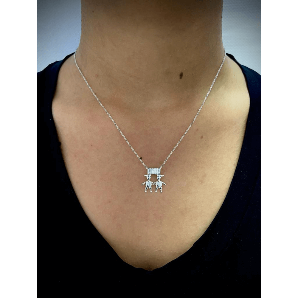 Colar Com Pingente de filhos dois Meninos com zirconias Banhado em rodio filhos Prata 2