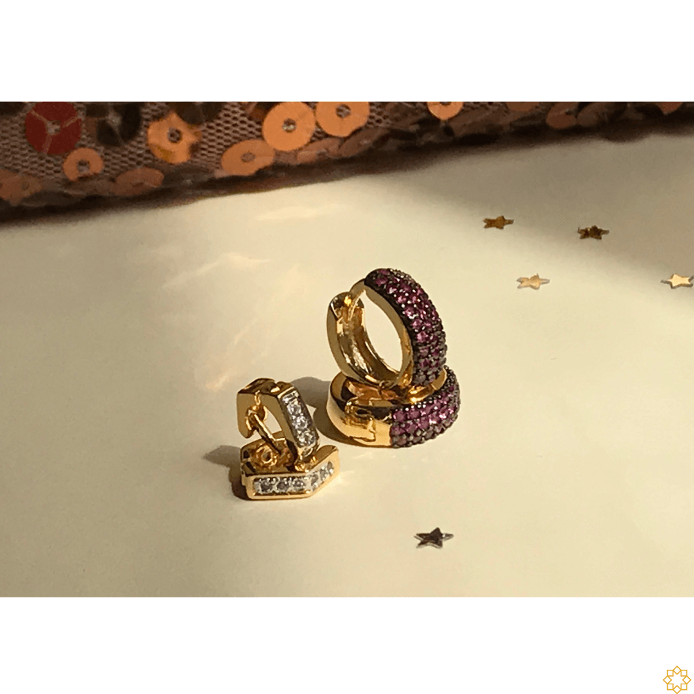 Conjunto Brinco de Argolas Primeiro e Segundo Furo zirconias rubi com argolinha losango banhado em ouro 18k Dourado 3