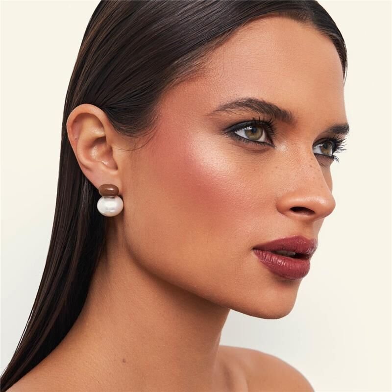 Brinco esmaltado com perola shell banhado em ouro 18k Branco/Marrom 2