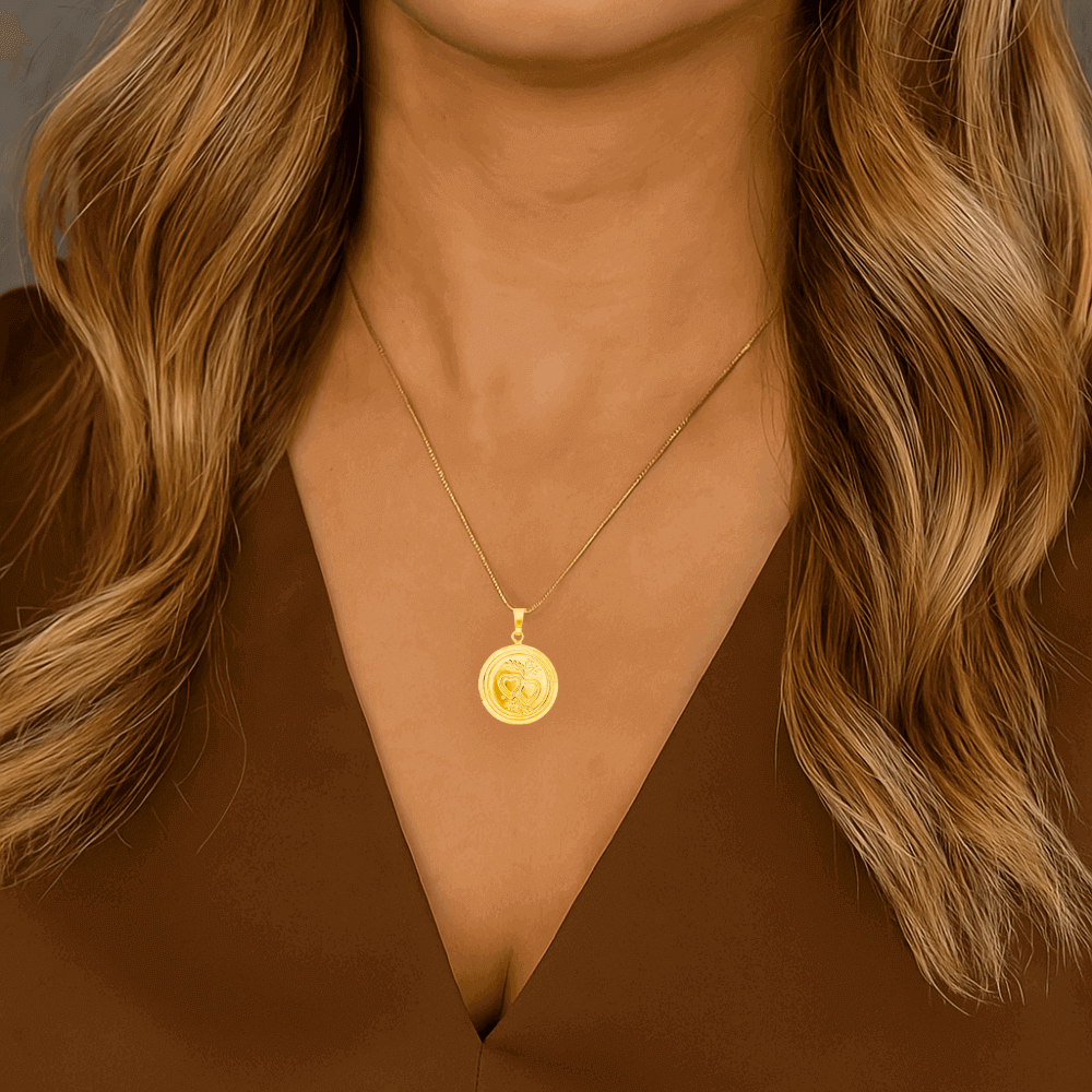 Colar Relicario Redondo Coracao Banhado a Ouro - ate 2 fotos Dourado 2