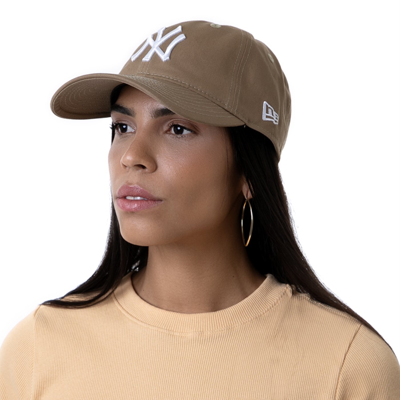 Bone New Era Feminino 9TWENTY Strapback MLB New York Yankees Aba Curva Caqui Bege 7