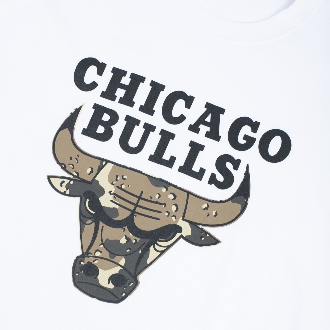 Camiseta New Era Regular NBA Chicago Bulls Camuflada Branco 3