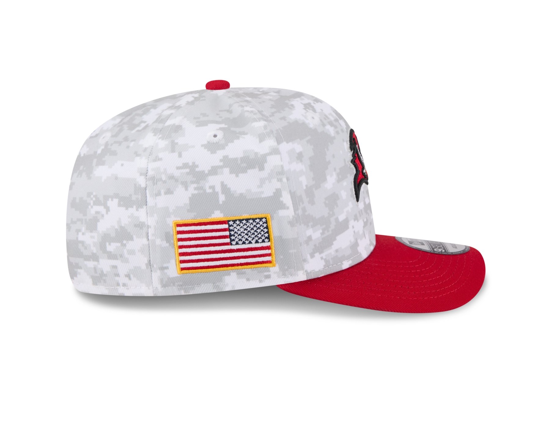 Bone New Era 9SEVENTY Tampa Bay Buccaneers NFL Salute Service 2025 Militar Cinza/Vermelho 5