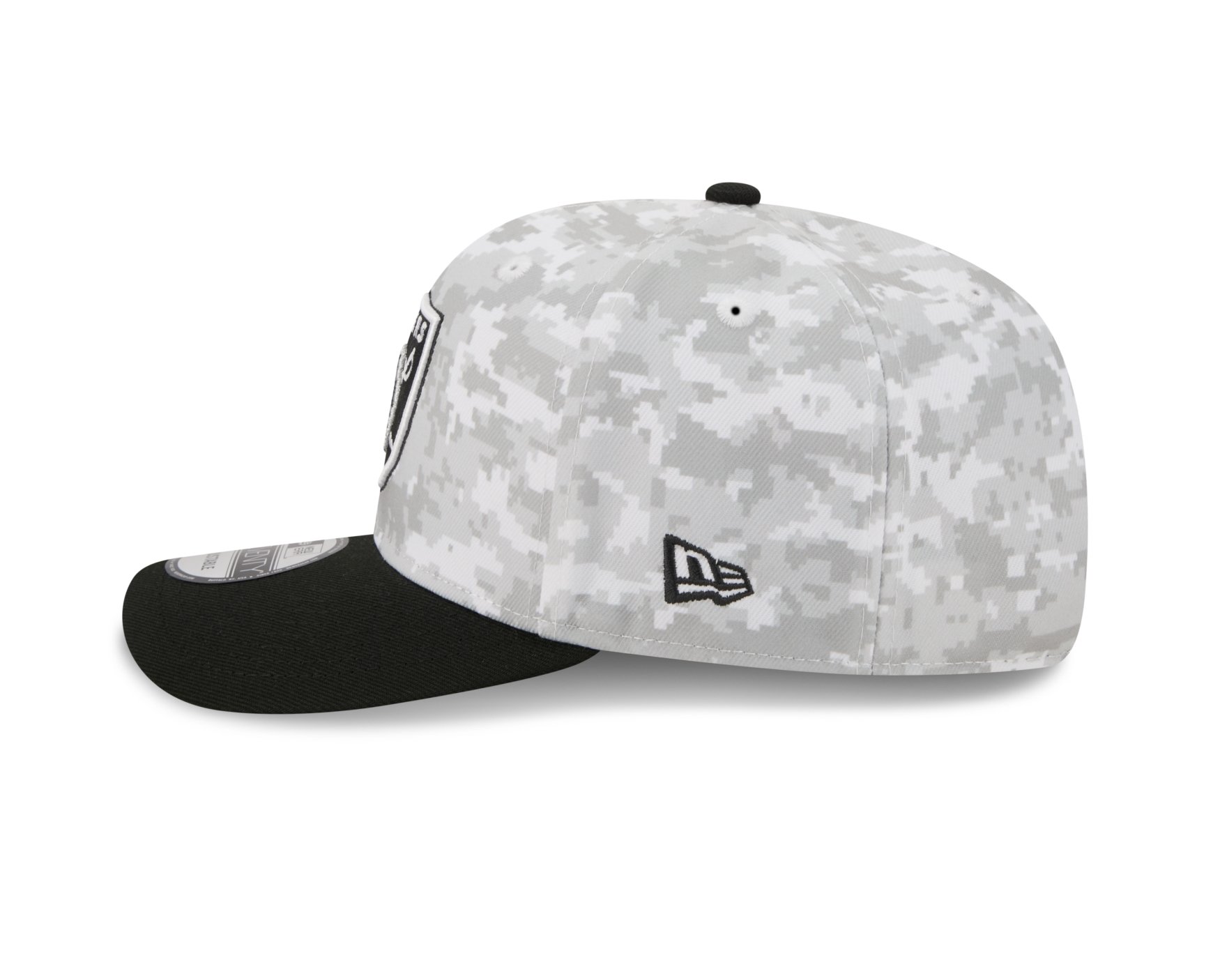 Bone New Era 9SEVENTY Las Vegas Raiders NFL Salute Service 2025 Militar Cinza/Preto 5